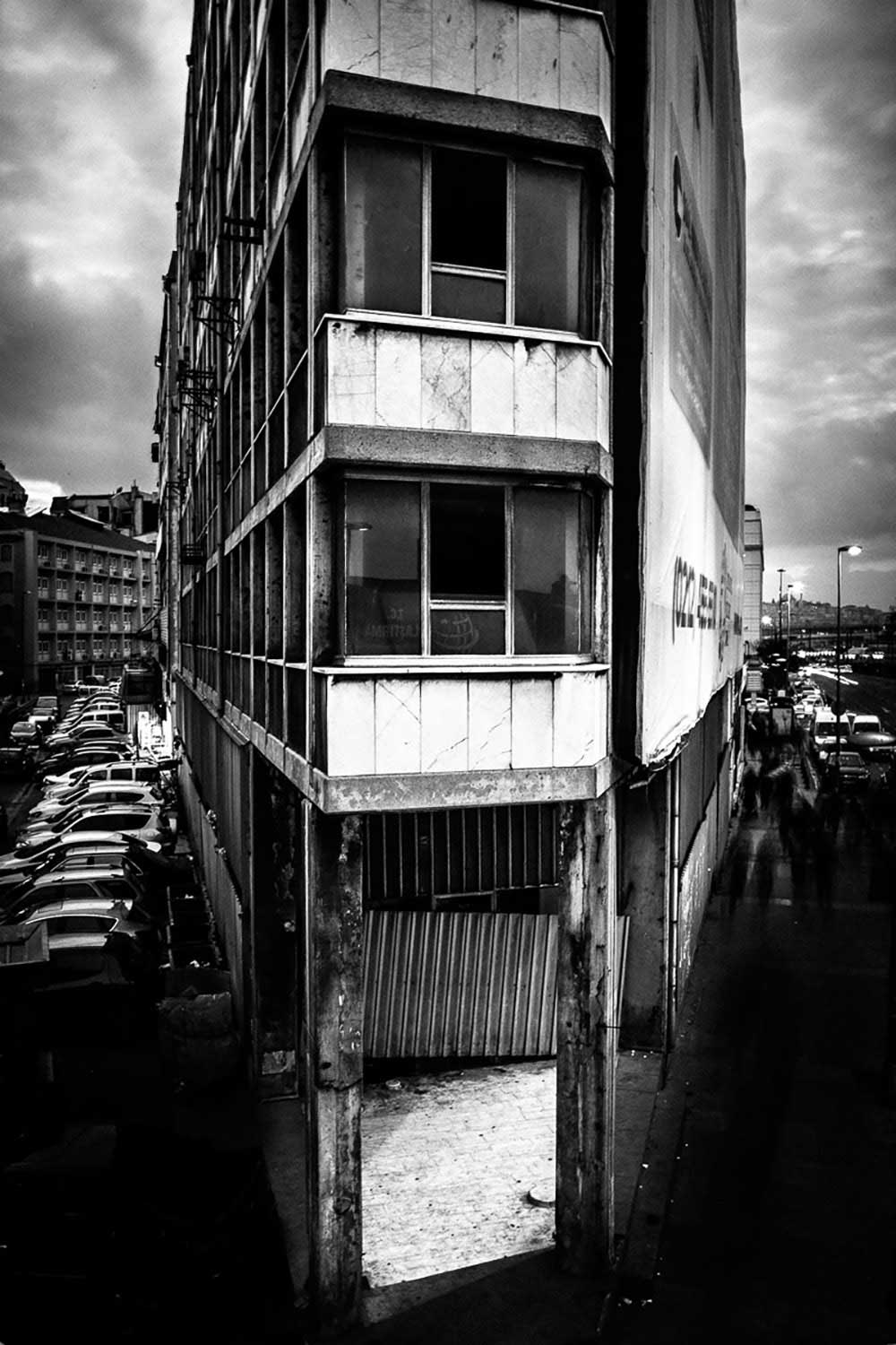 Black and white pictures ; Alice in the cities by Dimitris Mytas – Dodho