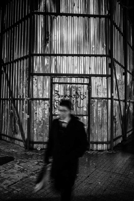 Black and white pictures ; Alice in the cities by Dimitris Mytas – Dodho